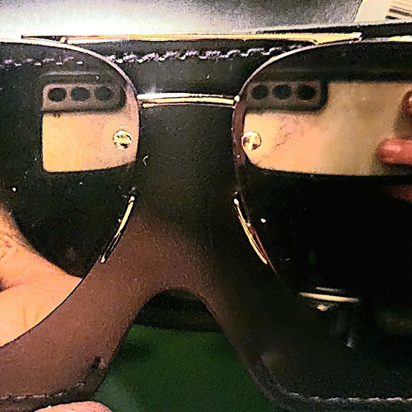 Saint Laurent Gold Classic 11 M - Picture 2 of 9